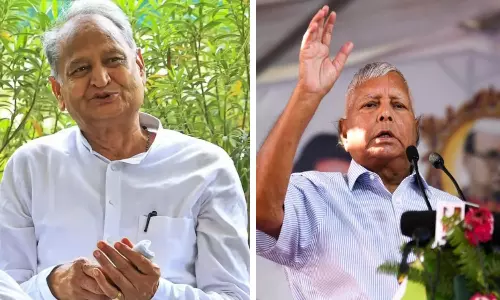 Gehlot Meets Lalu to Ease Congress-RJD Tensions Ahead of Bihar Polls Gehlot Meets Lalu to Ease Congress-RJD Tensions Ahead of Bihar Polls