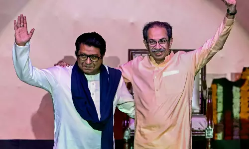 Jain Monk To Support Thackeray Cousins After Kabutarkhana Ban