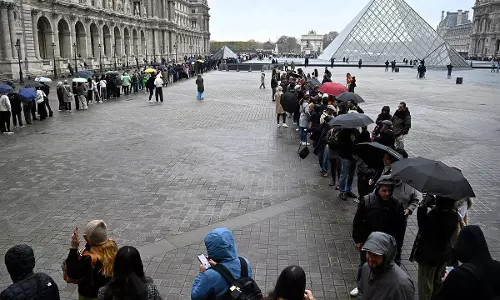 A Timeline of the Jewel Heist at the Louvre in Paris