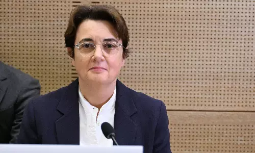 Louvre Director Acknowledges Failure After Jewel Heist and Says She Offered to Resign