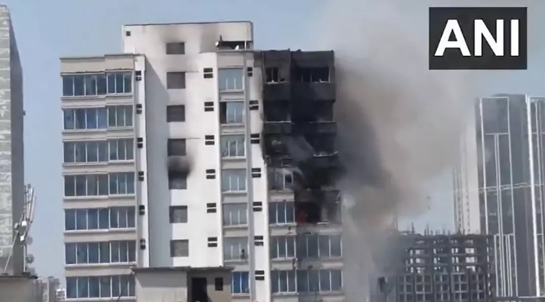 Fire Breaks Out in Mumbai’s Jogeshwari Commercial Building Fire Breaks Out in Mumbai’s Jogeshwari Commercial Building