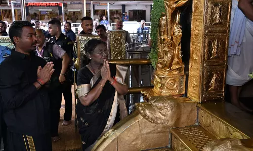 President Murmus Sabarimala Visit Photo Sparks Controversy President Murmus Sabarimala Visit Photo Sparks Controversy