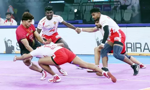 Bengaluru Bulls Crush Gujarat Giants 54–26 To Seal Top-Four Spot Bengaluru Bulls Crush Gujarat Giants 54–26 To Seal Top-Four Spot