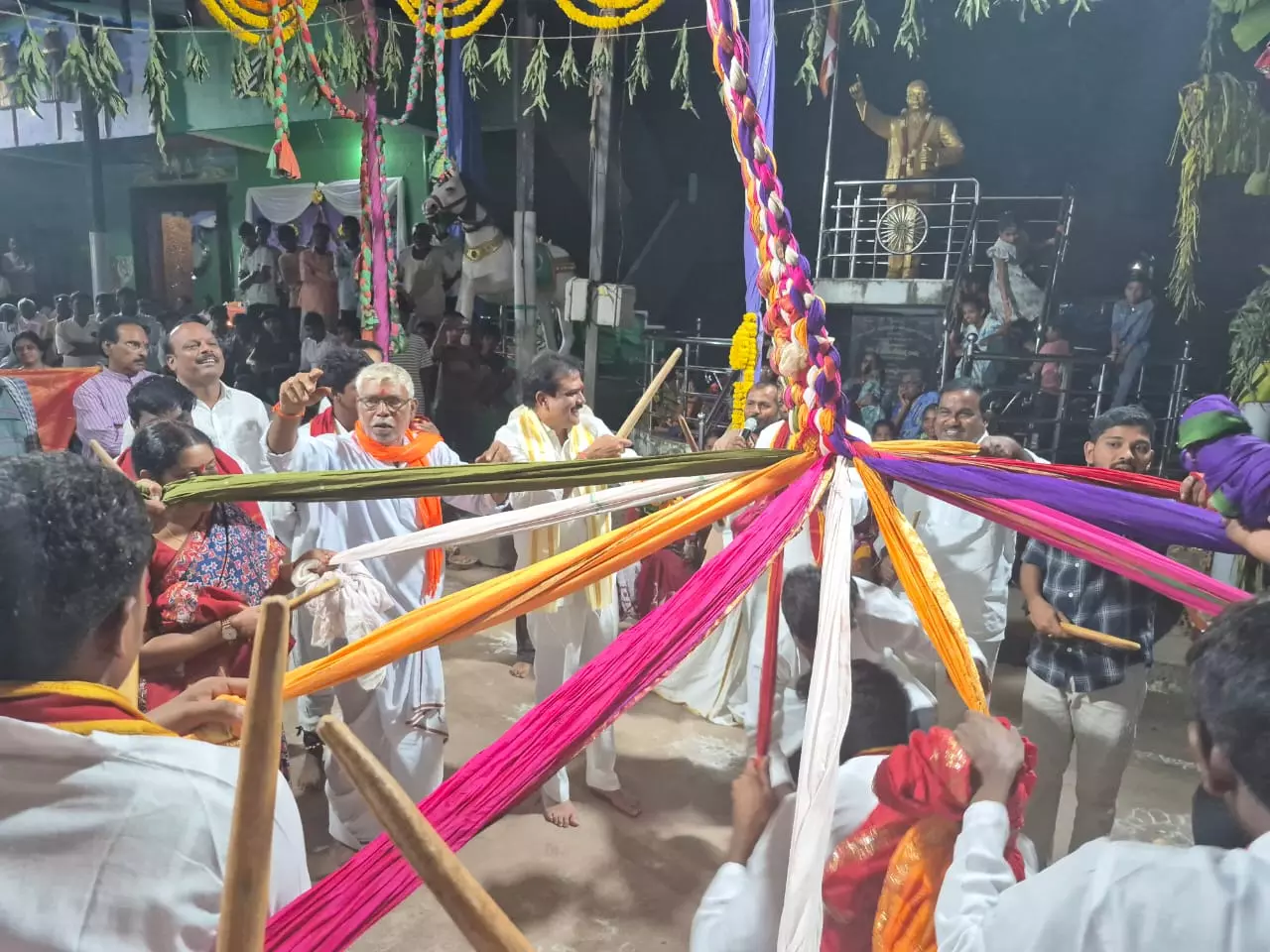 Vanishing Folk Art ‘Jadakoppulata’ Finds New Life in Adilabad Vanishing Folk Art ‘Jadakoppulata’ Finds New Life in Adilabad