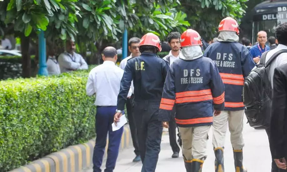 Delhi: Over 300 Schools Receive Bomb Threat Mails, Turn Out Hoaxes Delhi: Over 300 Schools Receive Bomb Threat Mails, Turn Out Hoaxes