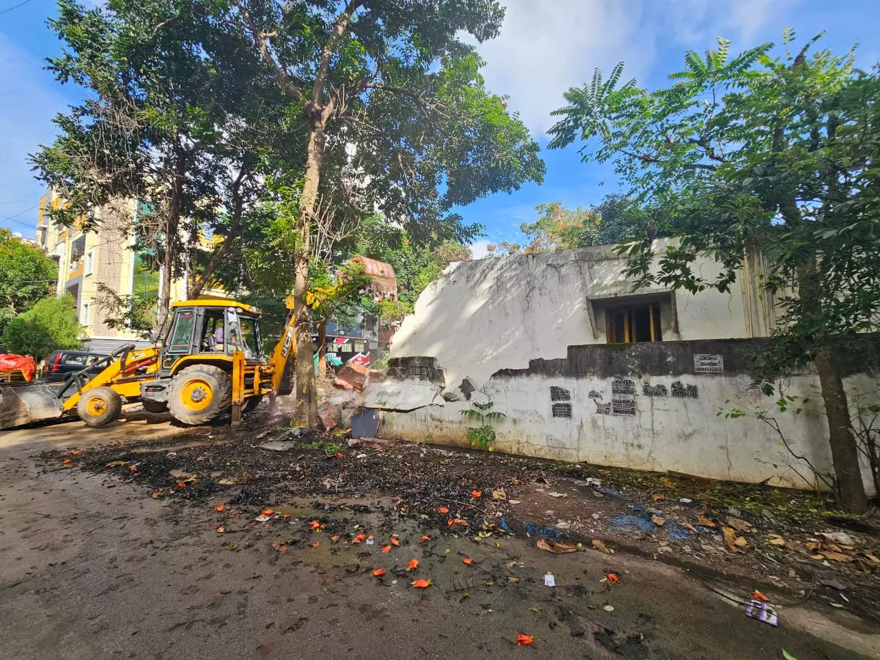 HYDRAA Removes Encroachments In Kondapur And Pocharam