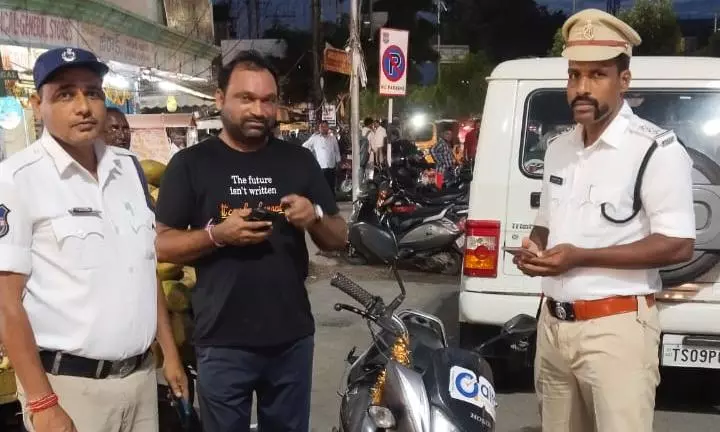 Karimnagar: Bike With 120 Pending Challans Worth Rs.29,560 Seized Karimnagar: Bike With 120 Pending Challans Worth Rs.29,560 Seized