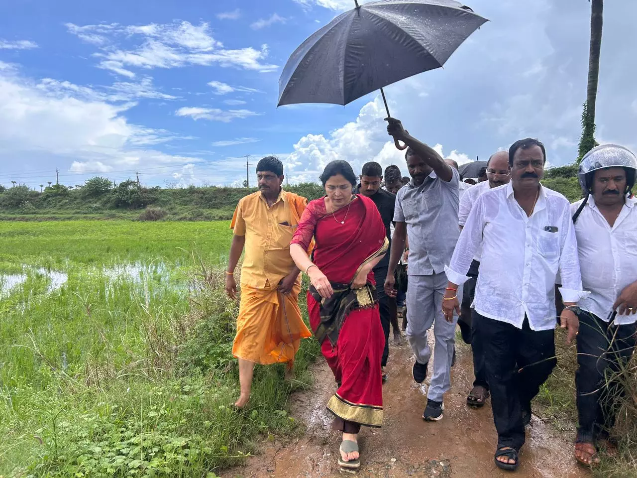 Speed Up Penna River Embankment Works: Prashanthi Reddy Speed Up Penna River Embankment Works: Prashanthi Reddy