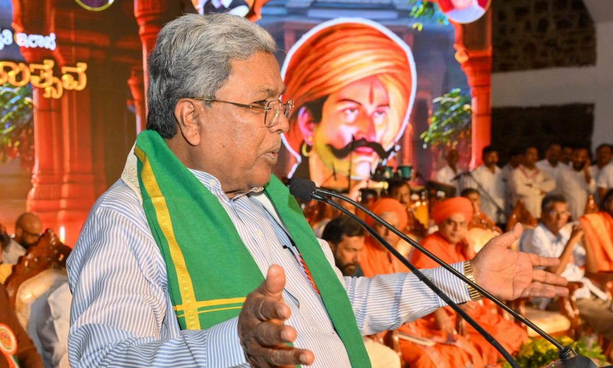 Siddaramaiah Honors Rani Chennamma, Warns Against Division
