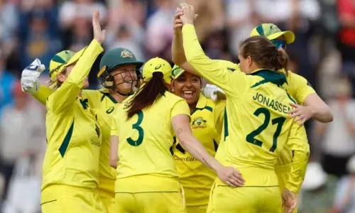 Man Held for Molesting Aussie Cricketers Man Held for Molesting Aussie Cricketers