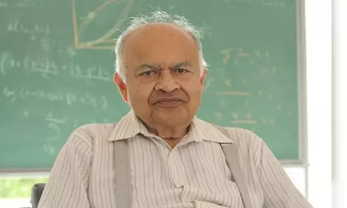 Jayant Narlikar Honoured with Vigyan Ratna Award