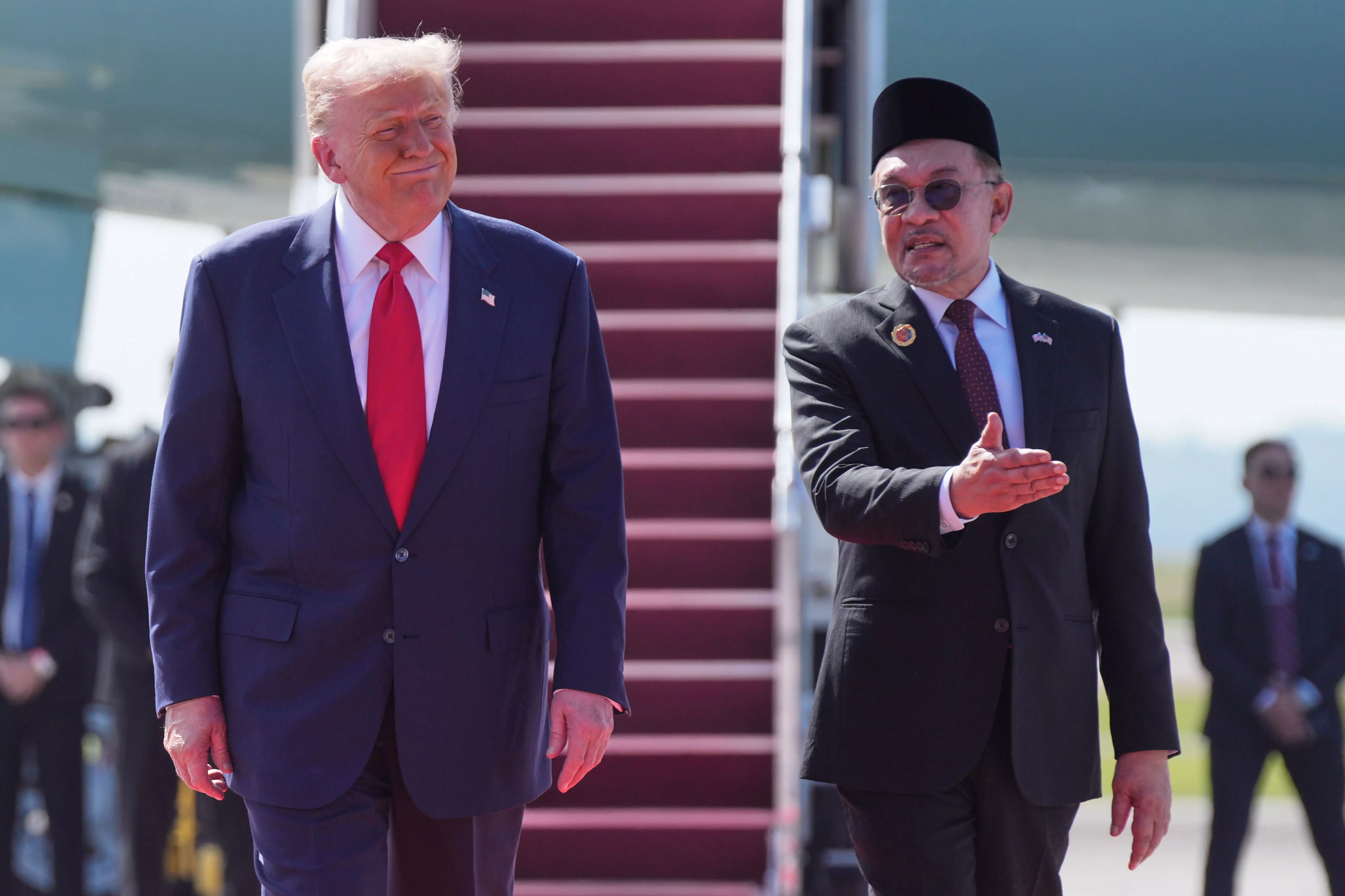 Trump Begins Asia Tour With Malaysia Summit Ahead of Meeting Xi
