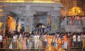 Devotees Throng Yadagirigutta Temple For Karthika Masam Devotees Throng Yadagirigutta Temple For Karthika Masam