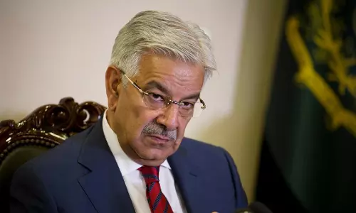 Pak Warns of Open War With Afghan if Talks Fail