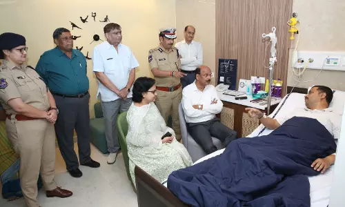 Shivadhar Reddy Calls on DCP Injured in Chaderghat Firing Incident Shivadhar Reddy Calls on DCP Injured in Chaderghat Firing Incident