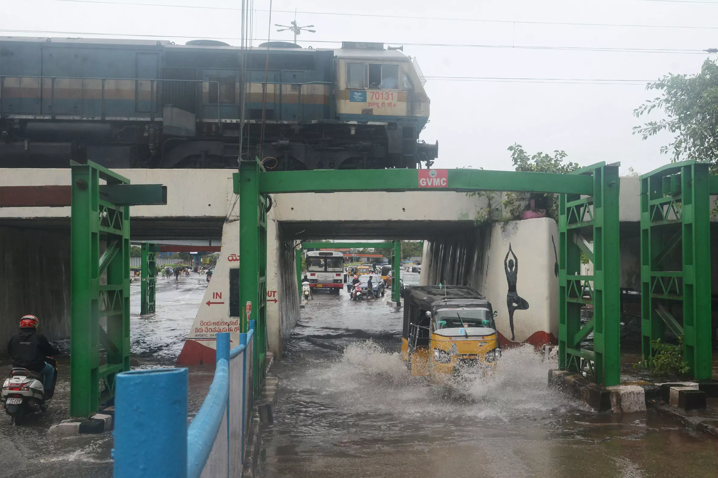 Vizagites Balance Beauty And Urgency Amid Montha’s Mood Swings Vizagites Balance Beauty And Urgency Amid Montha’s Mood Swings