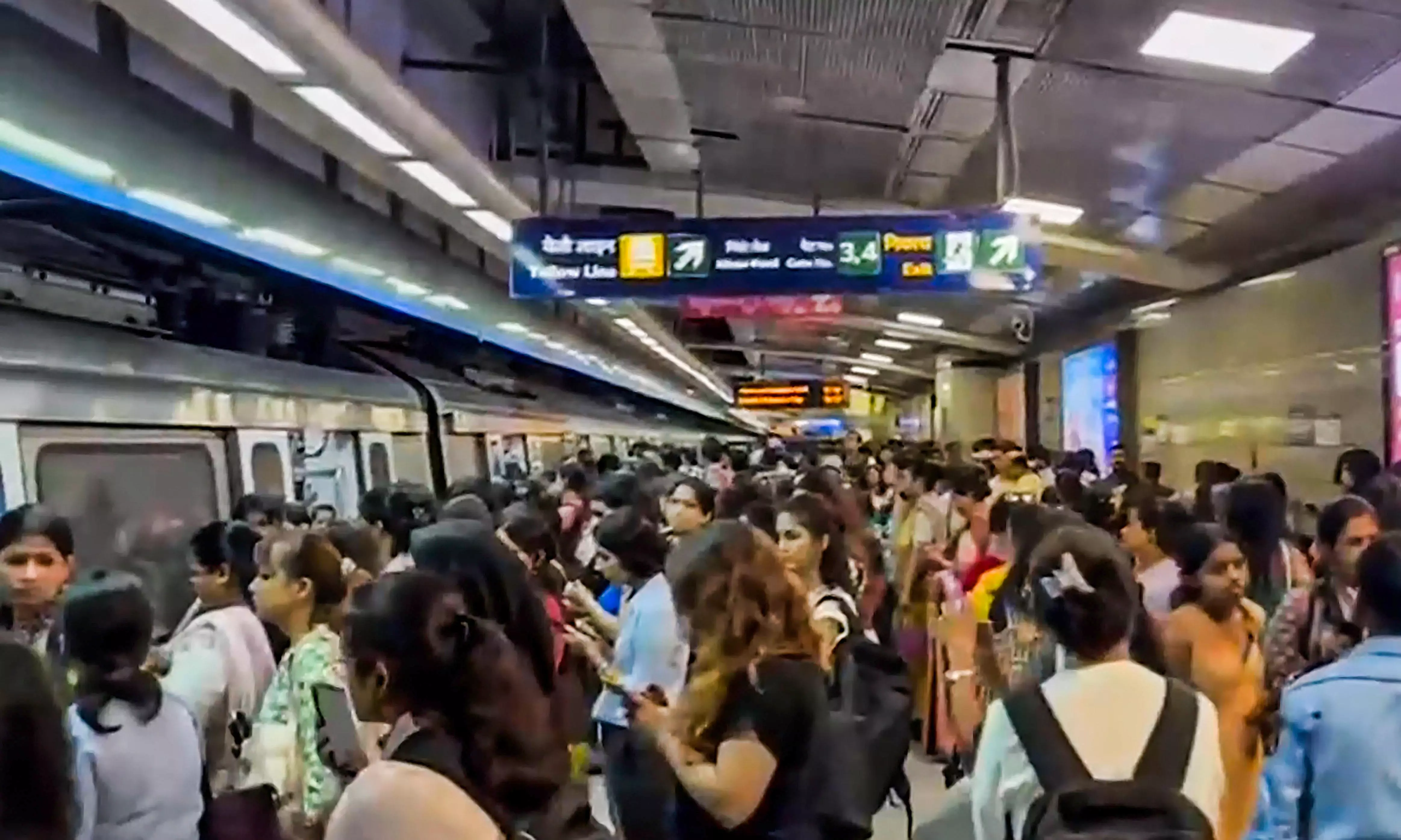 DMRC to Expand Platforms at 32 Stations to Reduce Rush-Hour Crowding DMRC to Expand Platforms at 32 Stations to Reduce Rush-Hour Crowding