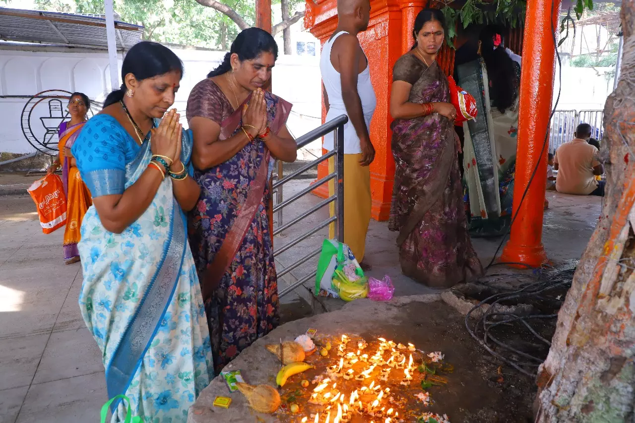Devotees Throng Temples On First Monday Of Karthika Masam Devotees Throng Temples On First Monday Of Karthika Masam