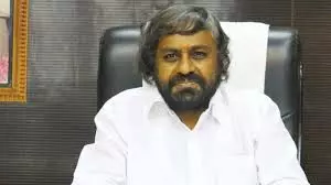 কর্ণাটক: বাঘের আক্রমণের শিকারের ছেলে মন্ত্রী ঈশ্বর খন্ড্রের মুখোমুখি কর্ণাটক: বাঘের আক্রমণের শিকারের ছেলে মন্ত্রী ঈশ্বর খন্ড্রের মুখোমুখি