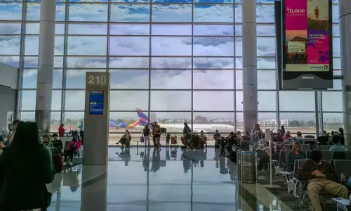 Flights to  Los Angeles Halted Amid Traffic Controller Shortage