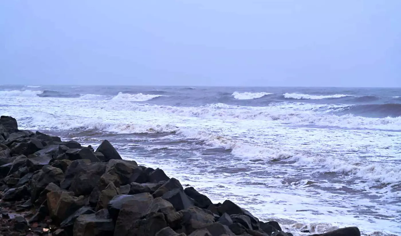 Danger Signal 7 Issued for Kakinada Port Danger Signal 7 Issued for Kakinada Port
