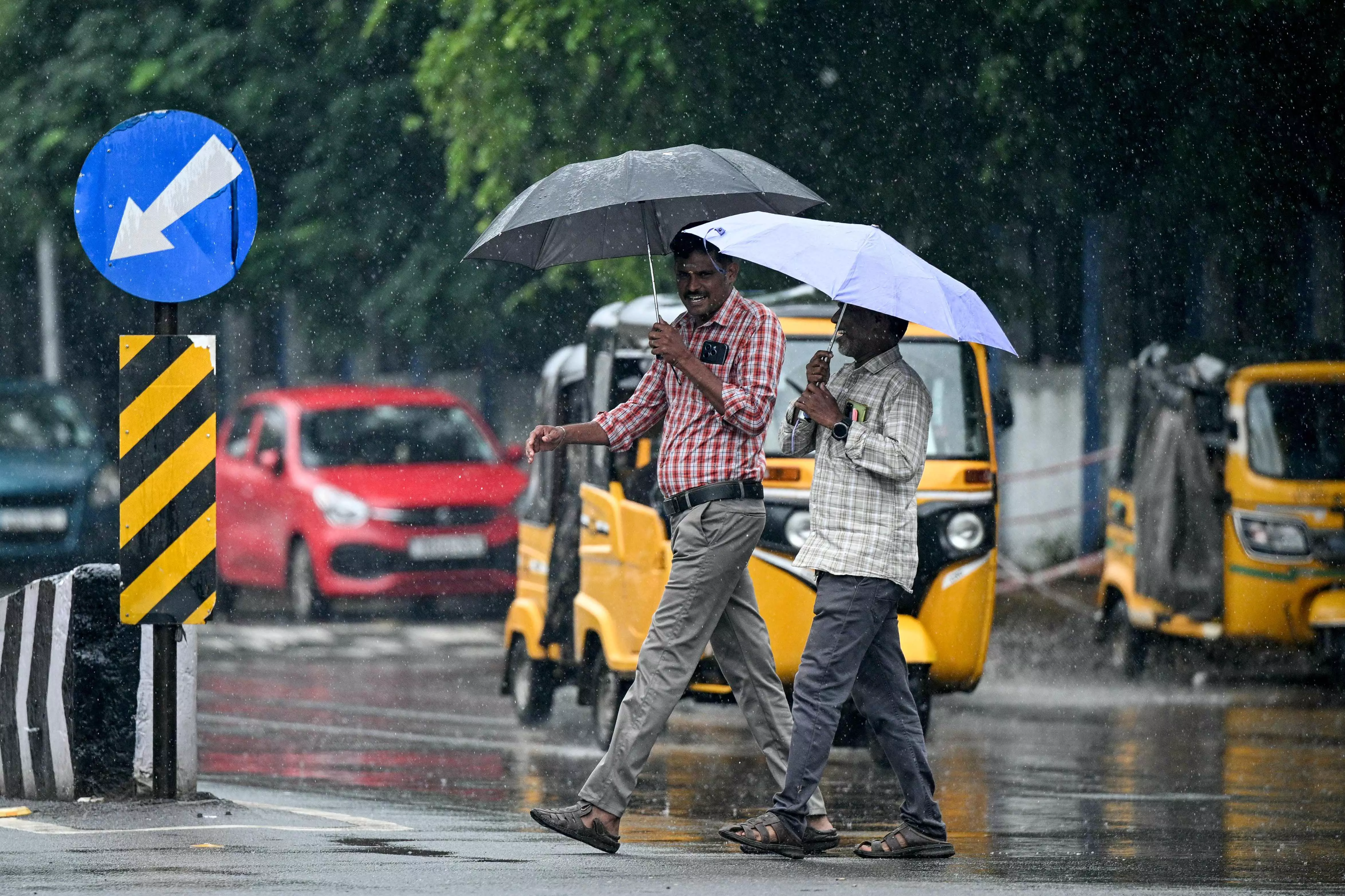 Electricity Department on High Alert as Cyclone Montha Intensifies Electricity Department on High Alert as Cyclone Montha Intensifies