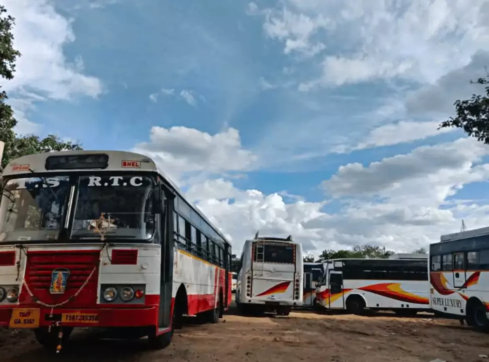 Two Govt Buses Collide Head on in Andhra, 20 Injured Two Govt Buses Collide Head on in Andhra, 20 Injured