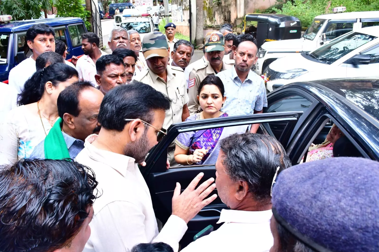 Karnataka: Minister Assures Relief for Teachers Injured During Survey Karnataka: Minister Assures Relief for Teachers Injured During Survey