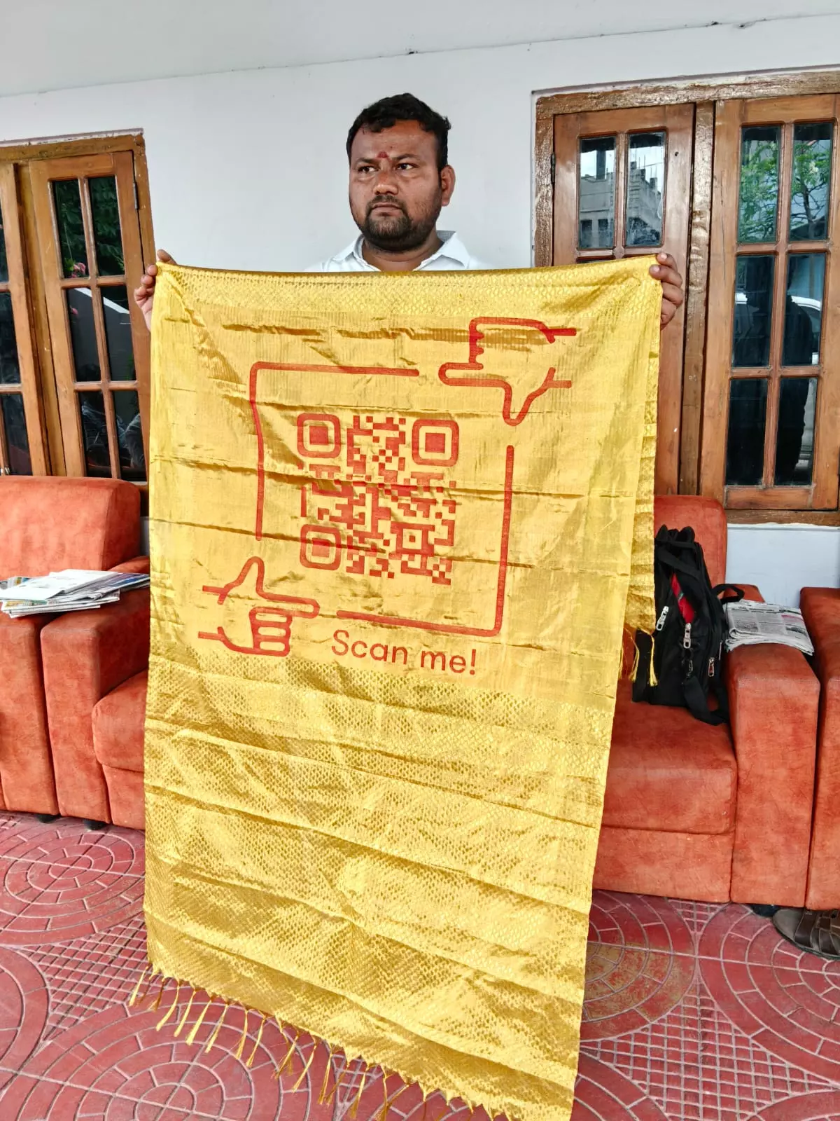 Sircilla Weaver Crafts QR Shawl for PM Modi Sircilla Weaver Crafts QR Shawl for PM Modi