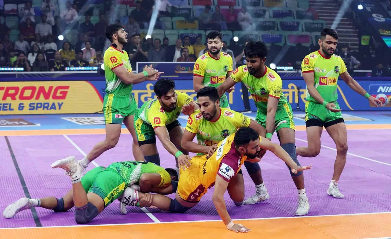 Bharat Powers Telugu Titans Past Patna Pirates to End Their Winning Streak; Set Up Qualifier 2 Clash With Puneri Paltan Bharat Powers Telugu Titans Past Patna Pirates to End Their Winning Streak; Set Up Qualifier 2 Clash With Puneri Paltan