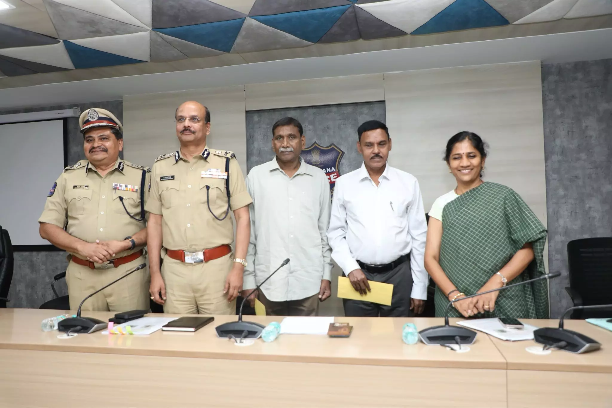2 Maoist Leaders Surrender Before Telangana DGP 2 Maoist Leaders Surrender Before Telangana DGP