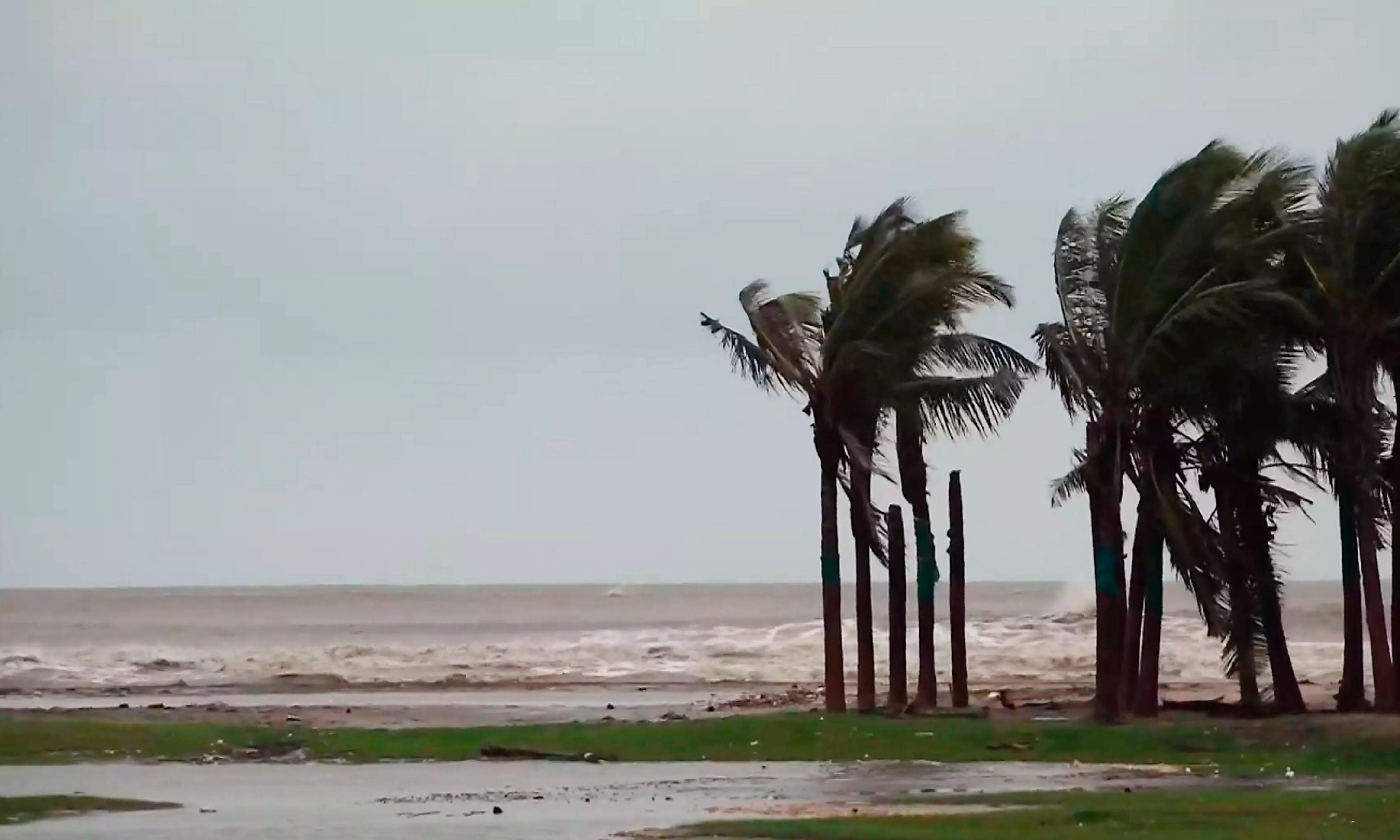 Cyclone Disrupts Flights, Trains to AP Cyclone Disrupts Flights, Trains to AP