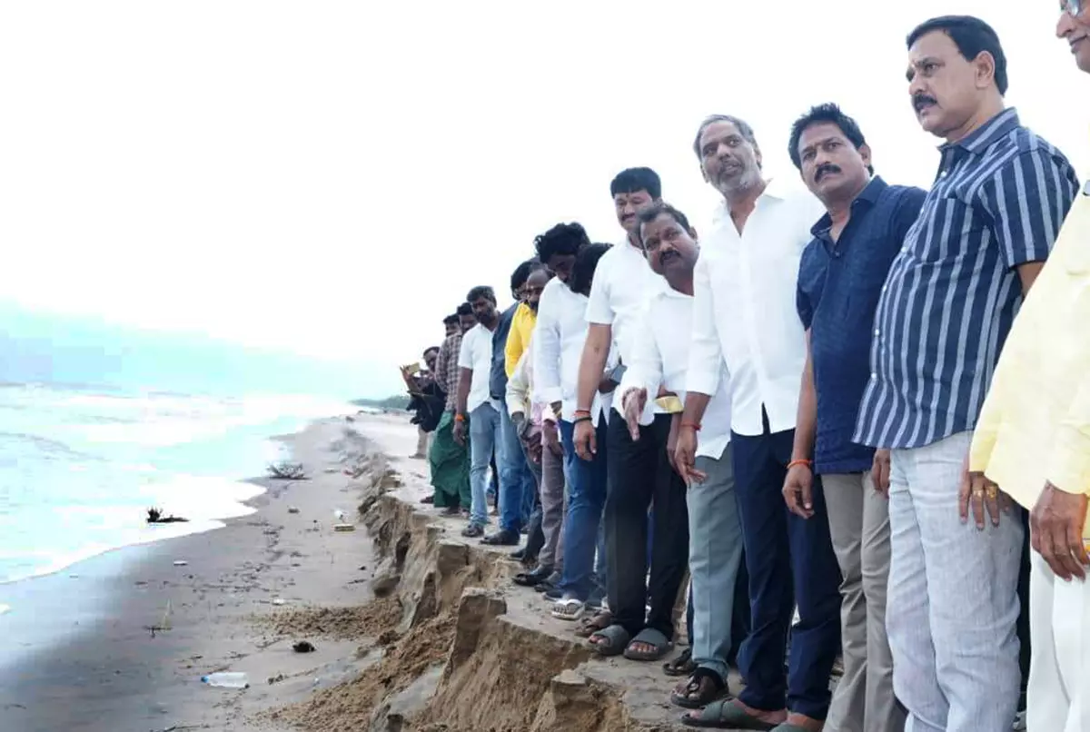 Montha: Ministers, MLAs, MPs Overseeing Relief Efforts In Coastal Villages Montha: Ministers, MLAs, MPs Overseeing Relief Efforts In Coastal Villages