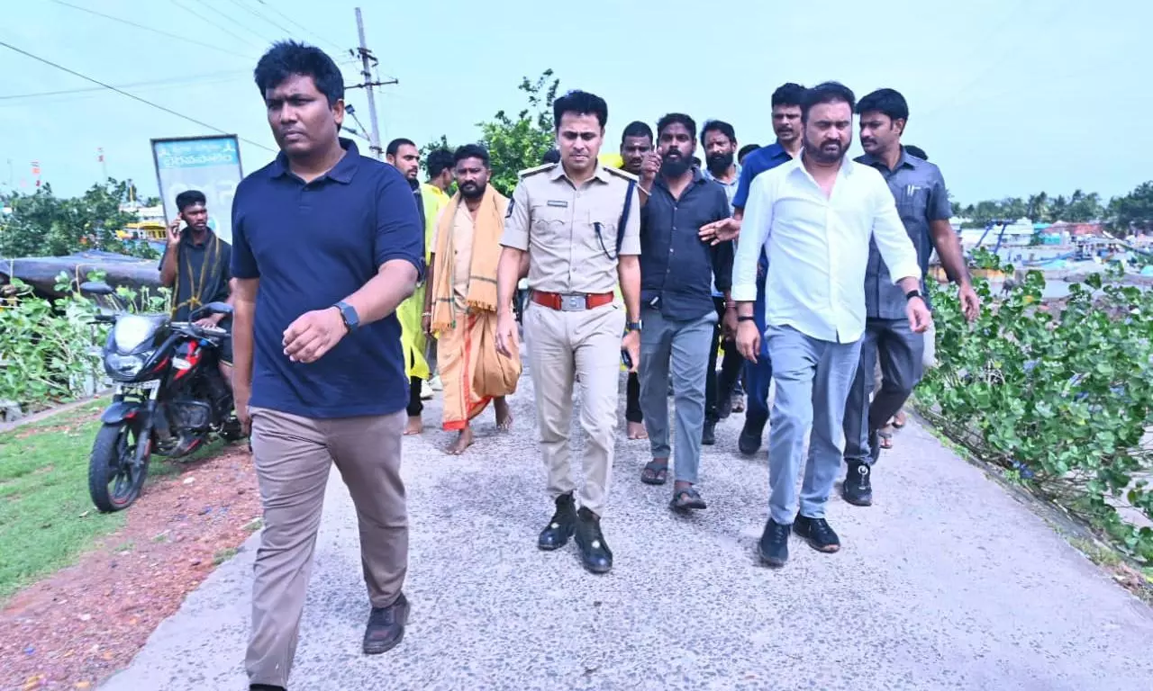 35,114 Persons Evacuated to Rehab Centers in Kakinada District 35,114 Persons Evacuated to Rehab Centers in Kakinada District