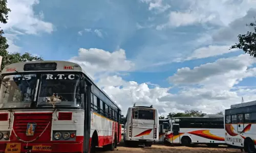 Two Govt Buses Collide Head on in Andhra, 20 Injured