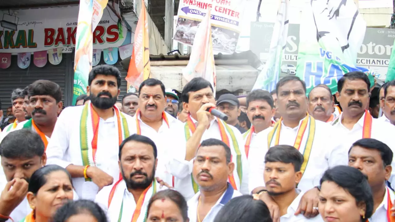 300 BRS workers join Congress in Ponguleti’s presence