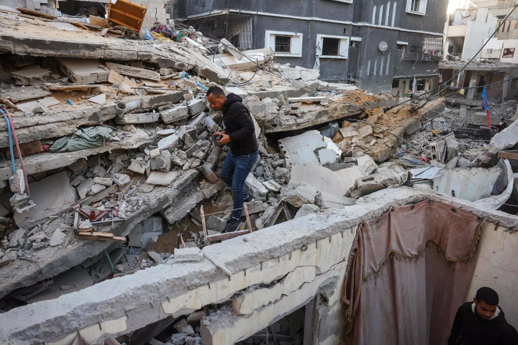 Israeli Strikes Overnight in Gaza Kill At Least 60 People Israeli Strikes Overnight in Gaza Kill At Least 60 People