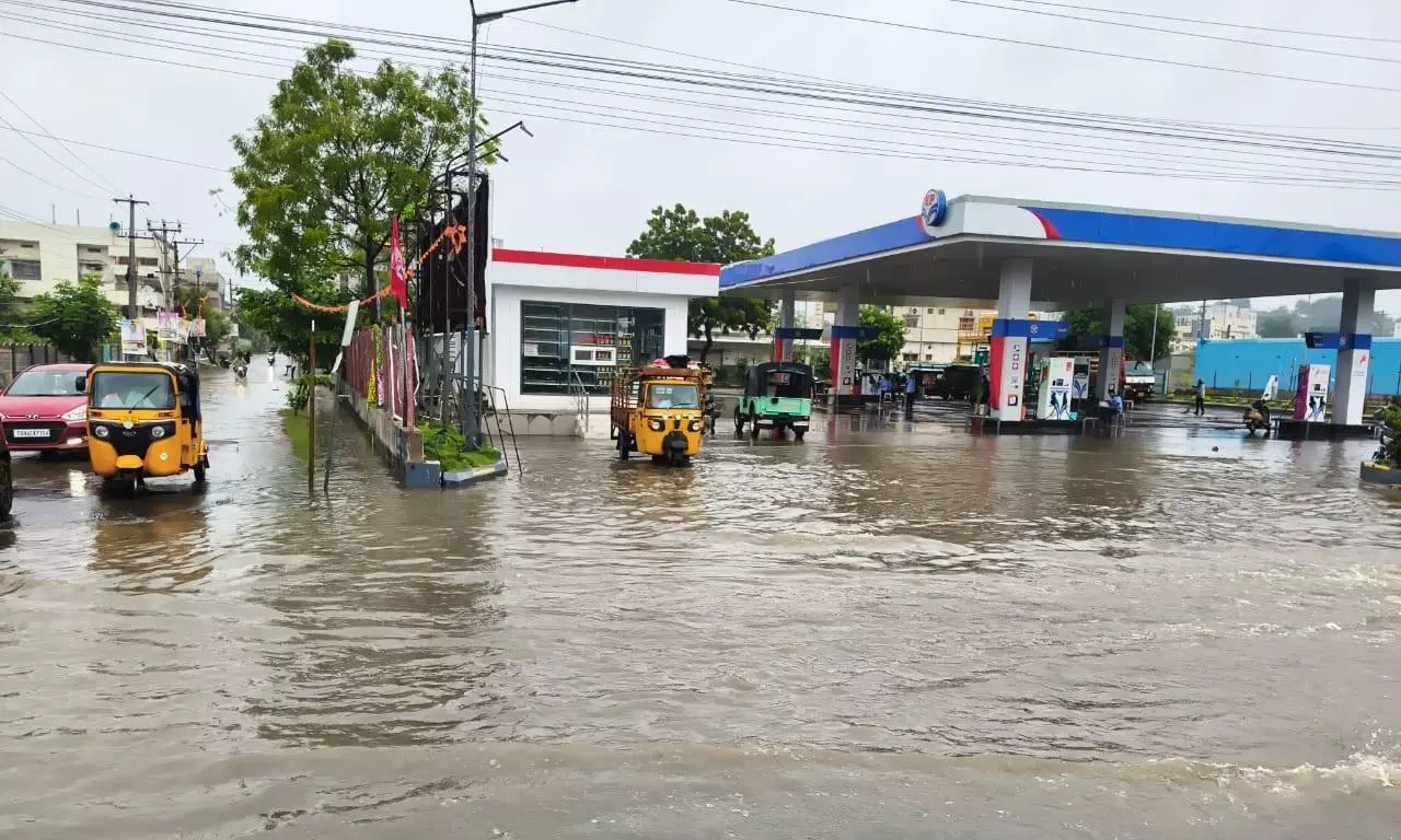 Rain Paralyses Life in Nalgonda, Khammam Districts As 7 Gates of Musi Project Lifted Rain Paralyses Life in Nalgonda, Khammam Districts As 7 Gates of Musi Project Lifted