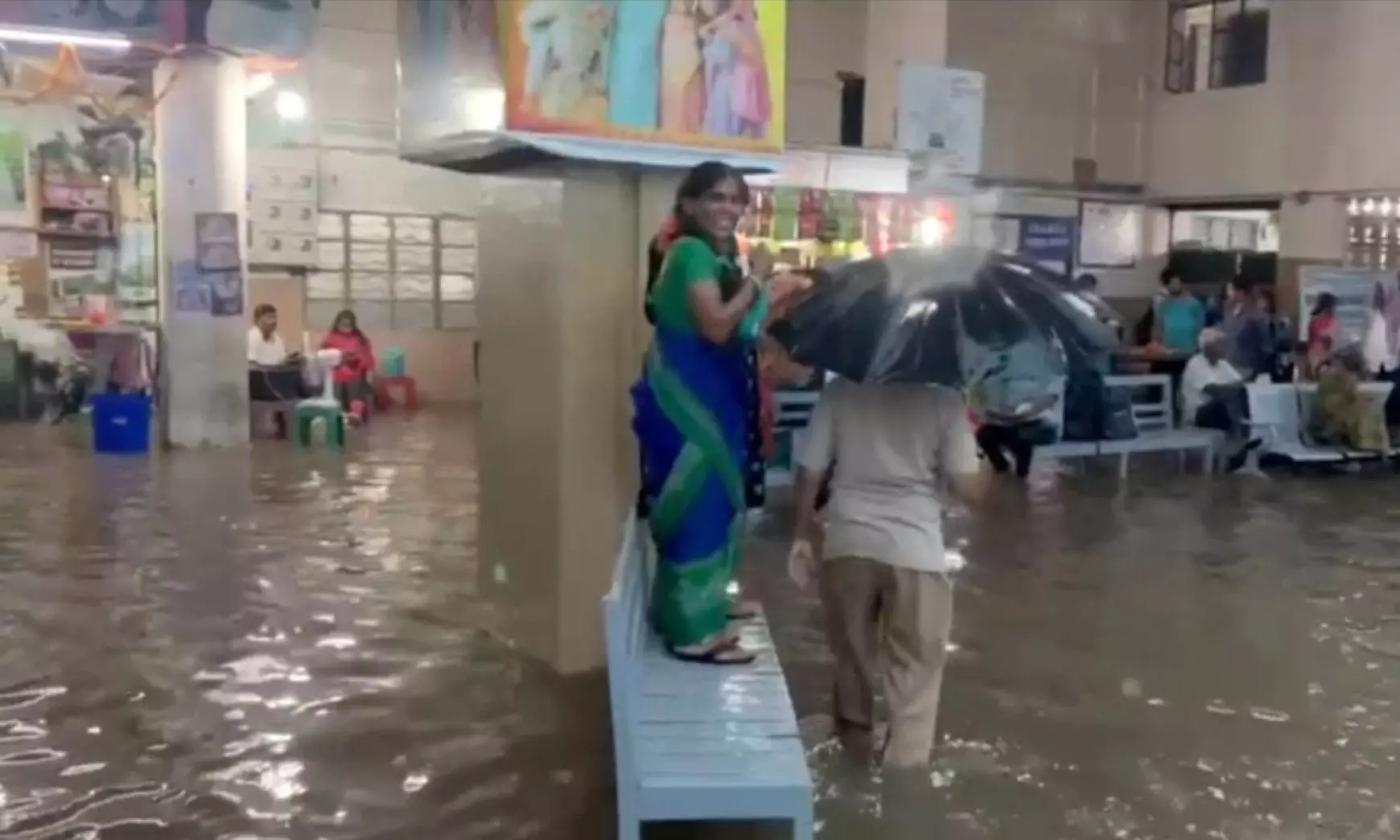 Red Alert in Warangal, Hanamkonda for Flash Floods