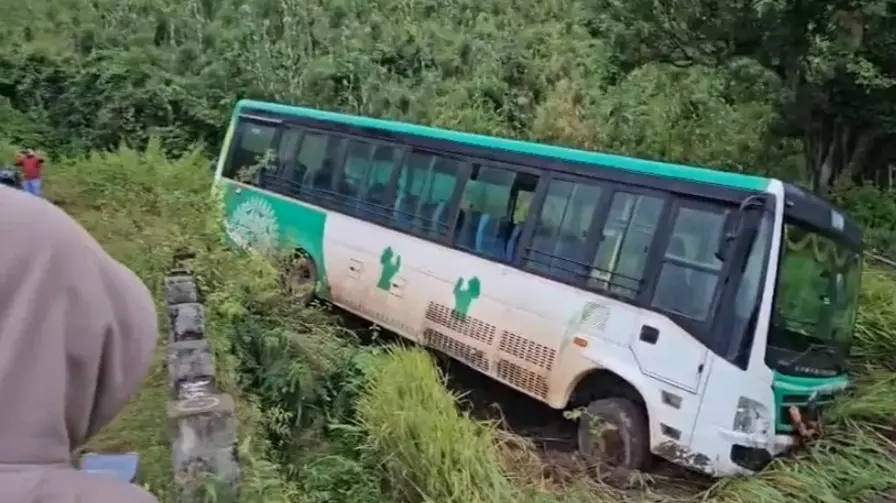 Bus Accident in Odisha’s Rayagada: 3 Passengers Injured After Brake Failure Bus Accident in Odisha’s Rayagada: 3 Passengers Injured After Brake Failure