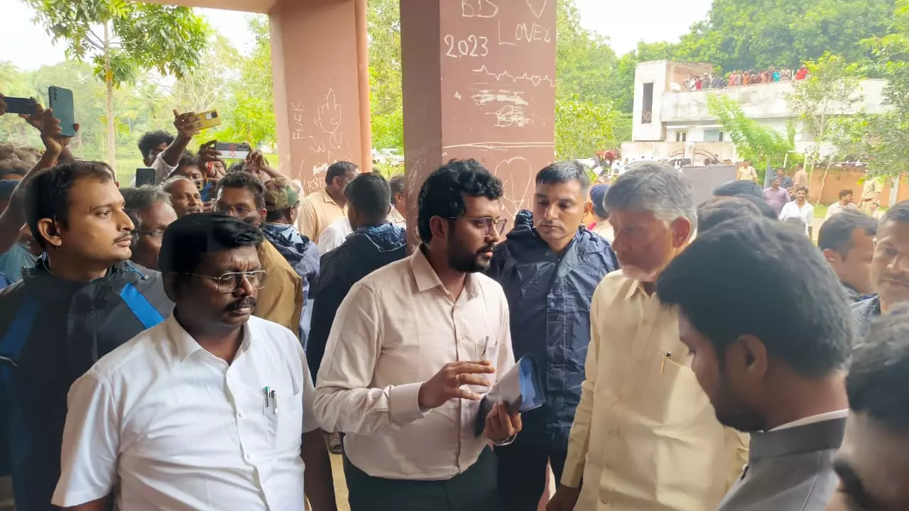 APEPDCL Suffers ₹10.47 Crore Loss; 7,973 Staff Work on War Footing APEPDCL Suffers ₹10.47 Crore Loss; 7,973 Staff Work on War Footing