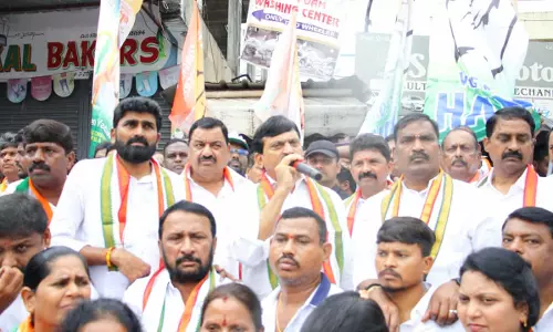 300 BRS workers join Congress in Ponguleti’s presence