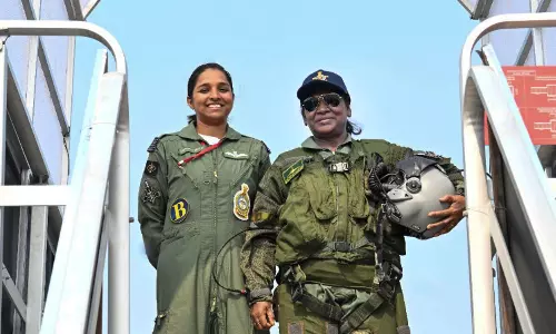 Murmu Poses With Rafale Woman Pilot Pakistan Had Claimed to Have Captured During Op Sindoor