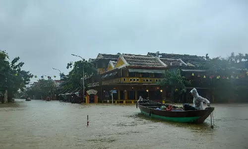 Record Vietnam Rains Kill Seven And Flood 100,000 Homes