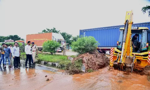 Police Win Praise for Swift Response During Cyclone Montha in Nellore and Prakasam