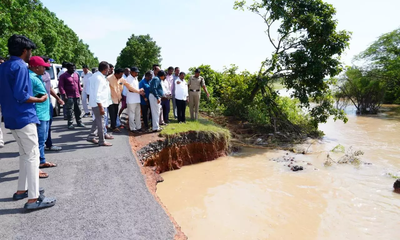 Dola Continues Relief Review in Prakasam for Third Straight Day