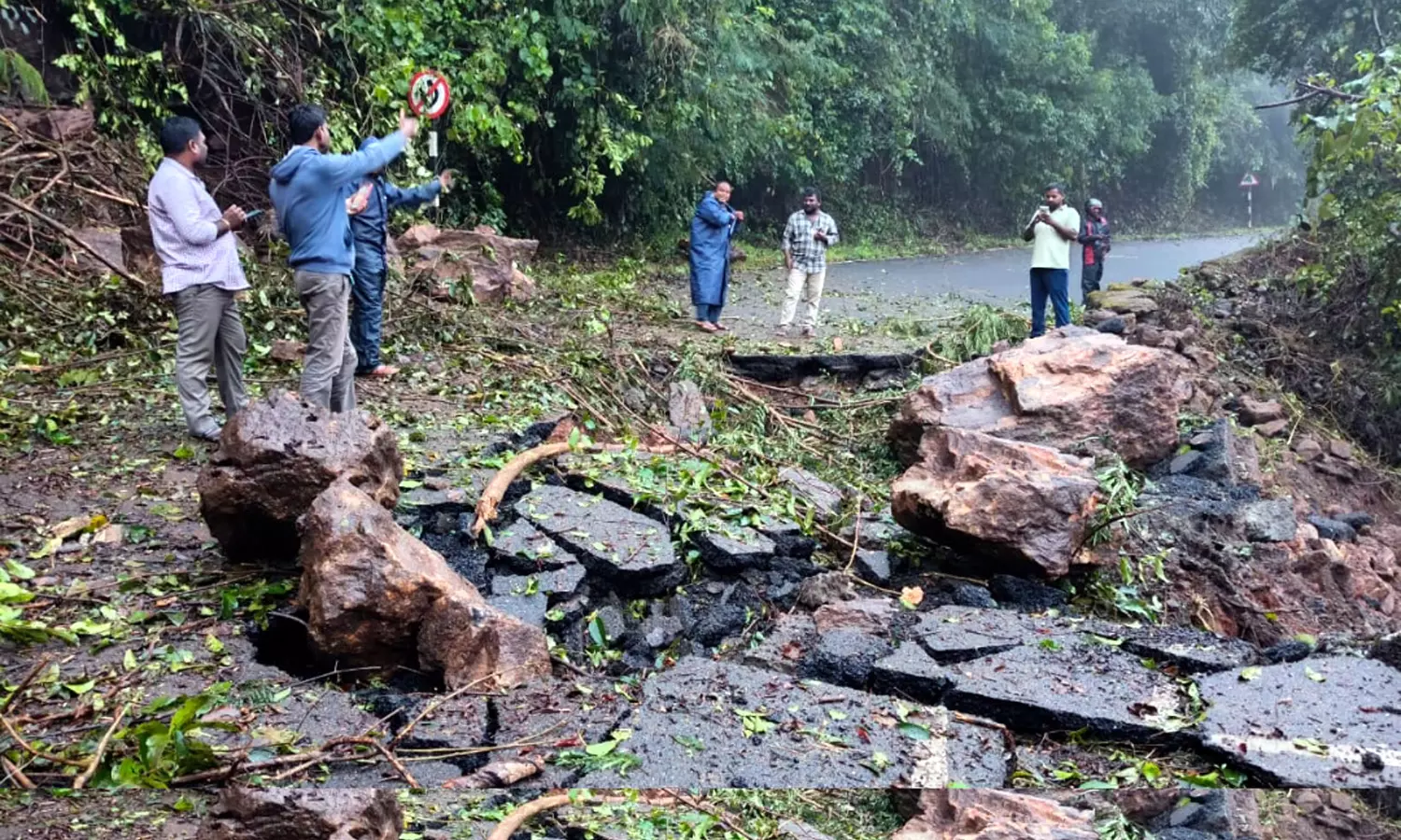 Traffic Closed in ASR as Huge Boulders Crash on Roads