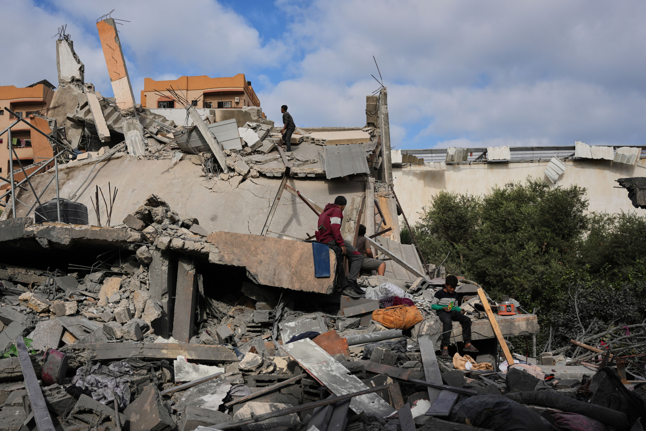 Israel Says Ceasefire Resumes as Gaza Death Toll Hits 104