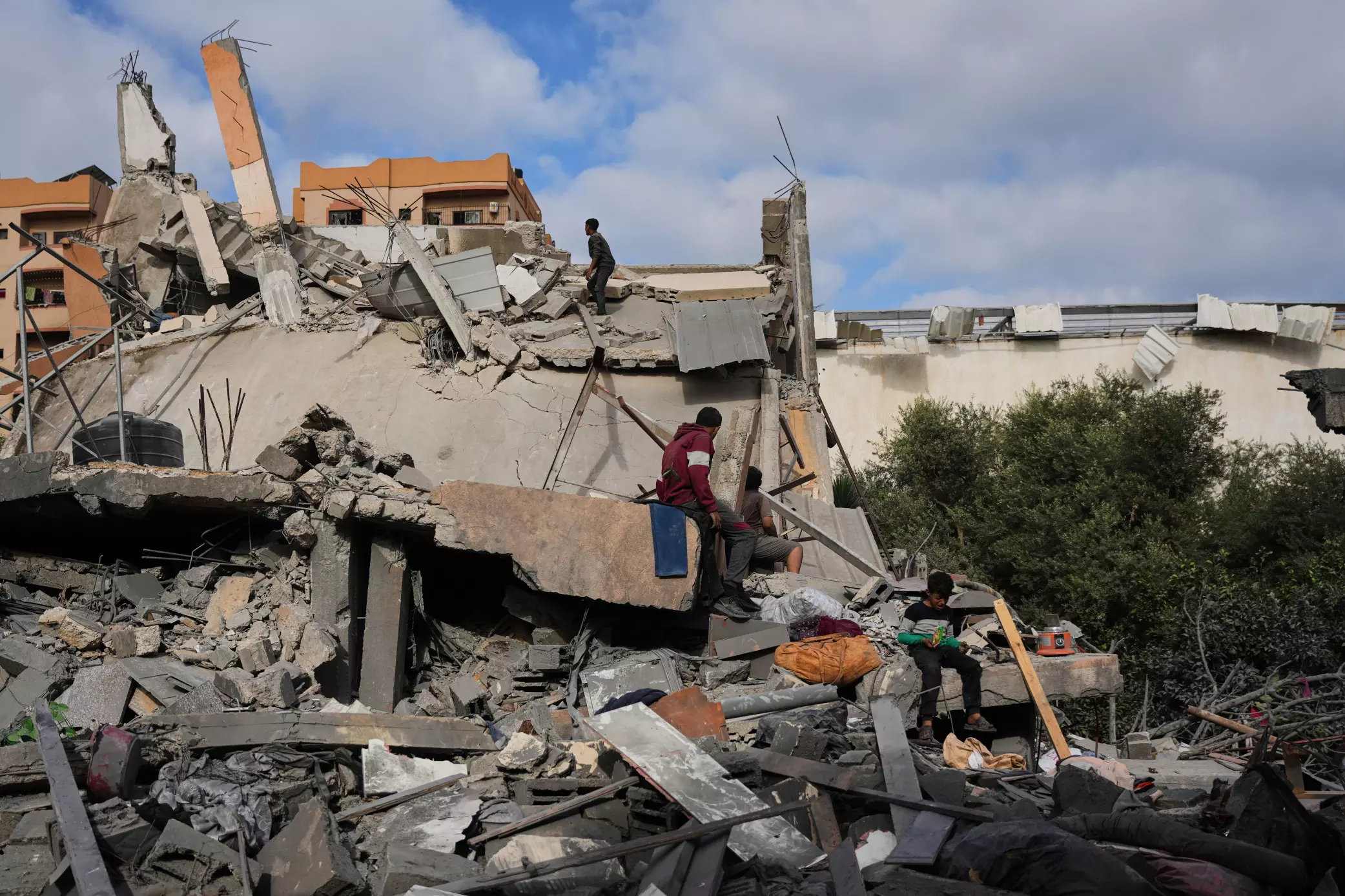 Israel Says Ceasefire Resumes as Gaza Death Toll Hits 104 Israel Says Ceasefire Resumes as Gaza Death Toll Hits 104