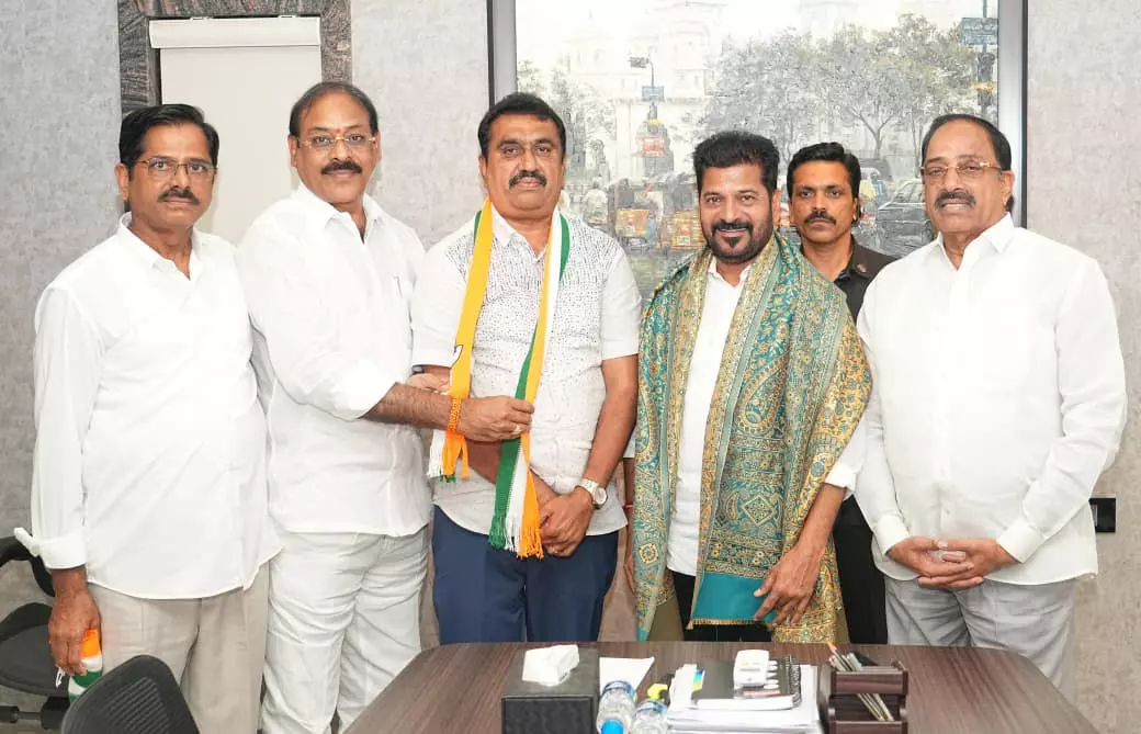 Former Vengalrao Nagar Corporator Kilari Manohar Joins Congress Former Vengalrao Nagar Corporator Kilari Manohar Joins Congress